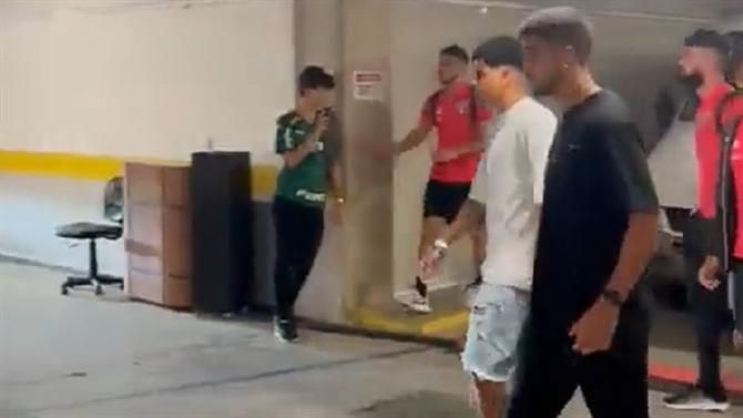 Calleri pede desculpa por atirar telemóvel de jovem ao chão (vídeo)