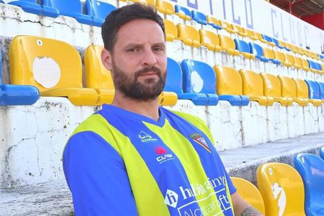 Oficial: Depois do treinador... o capitão