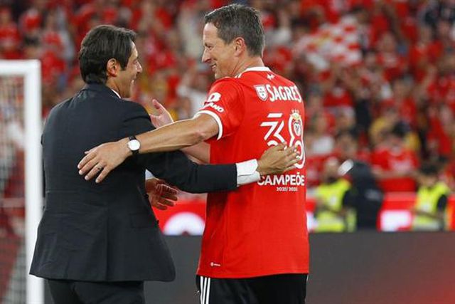 A BOLA revela como Schmidt e Rui Costa querem fechar o plantel