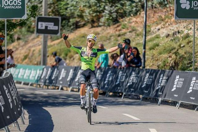 Pelotão em Torres Vedras a pensar na Volta a Portugal