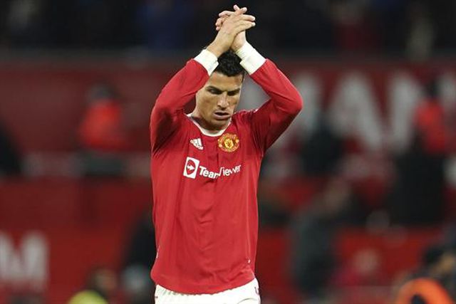 Enquanto o Man. United era humilhado, adeptos do Liverpool cantaram por… Ronaldo