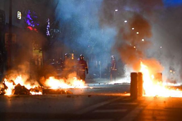 Mbappé e a seleção apelam ao fim da violência após quarta noite de protestos e mais de mil detidos