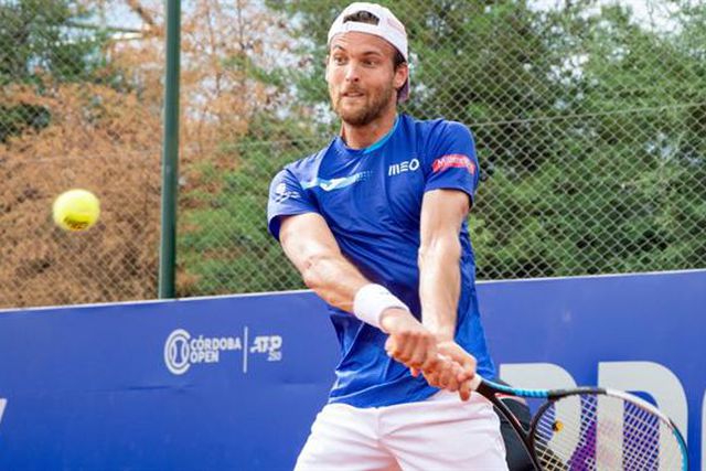 João Sousa sofre derrota pesada à primeira no Rio de Janeiro