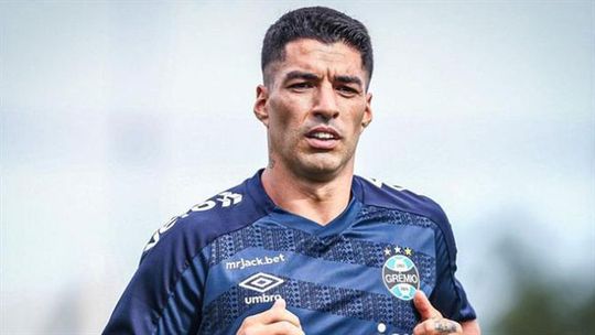 Loucura na apresentação de Suárez (vídeos)