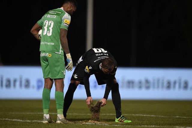 Relvado do Jamor desgastado e em más condições