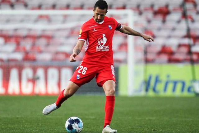 Oficial: capitão renova por mais uma época