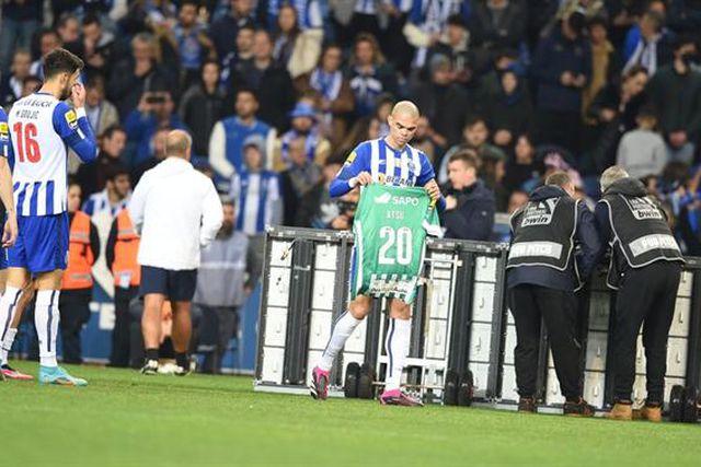 FC Porto e Rio Ave unidos na homenagem a Atsu (vídeo)