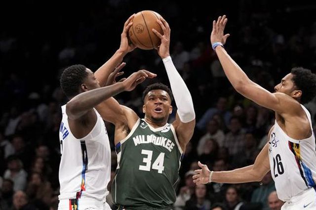 Bucks no topo e Jokic centenário