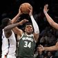 Bucks no topo e Jokic centenário