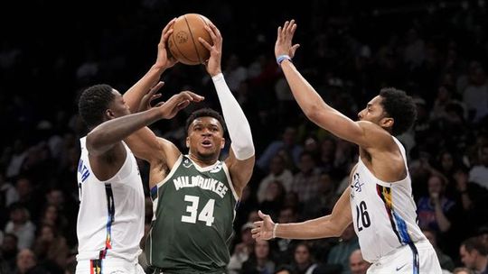 Bucks no topo e Jokic centenário