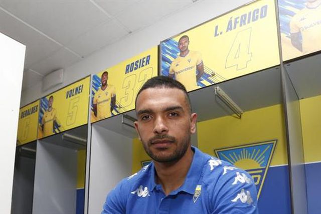 Lucas Áfrico troca Estoril por Qabala FK