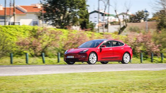 Tesla Model 3: sucesso na Europa