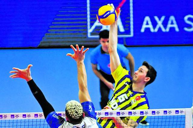 Capitão da Seleção e jogador do Fenerbahçe envolvido em ações humanitárias na Turquia