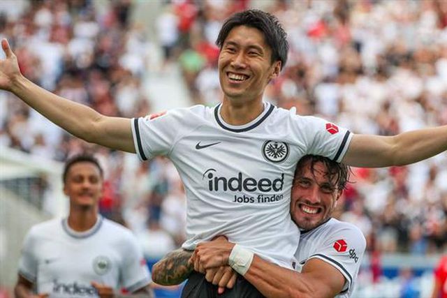 Teve bilhete de avião para jogar no Benfica mas vai continuar na Bundesliga