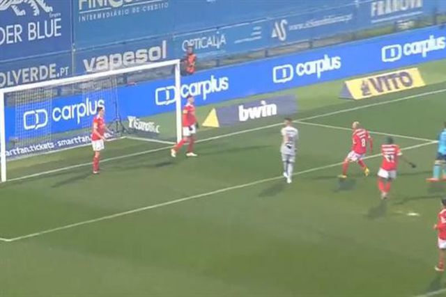 Duplo falhanço inacreditável do Vizela frente ao Benfica (vídeo)