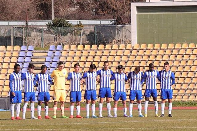 FC Porto surpreendido pelo líder Famalicão, Benfica bate Vizela