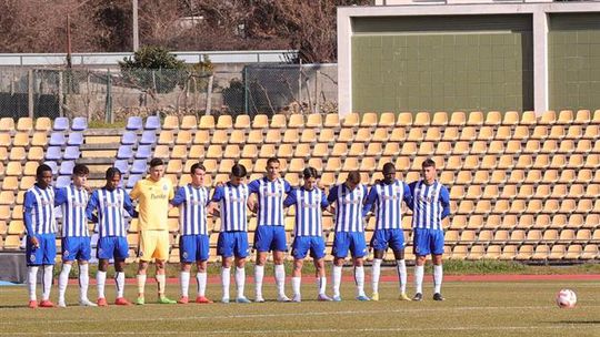 FC Porto surpreendido pelo líder Famalicão, Benfica bate Vizela