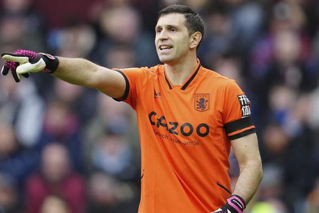 Unai Emery furioso com grave erro de Emiliano Martínez (vídeo)