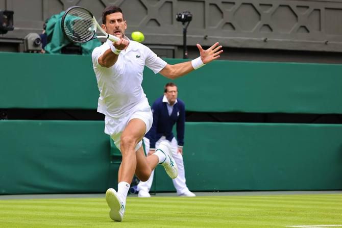 Djokovic inicia defesa do título de Wimbledon a ganhar