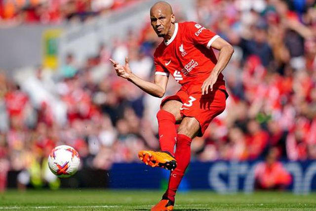 Fabinho negoceia com clube de Nuno Espírito Santo e fica fora do estágio do Liverpool