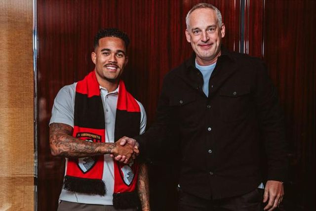 Oficial: Justin Kluivert no Bournemouth