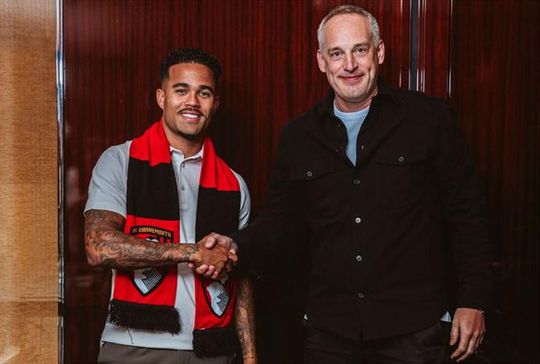 Oficial: Justin Kluivert no Bournemouth