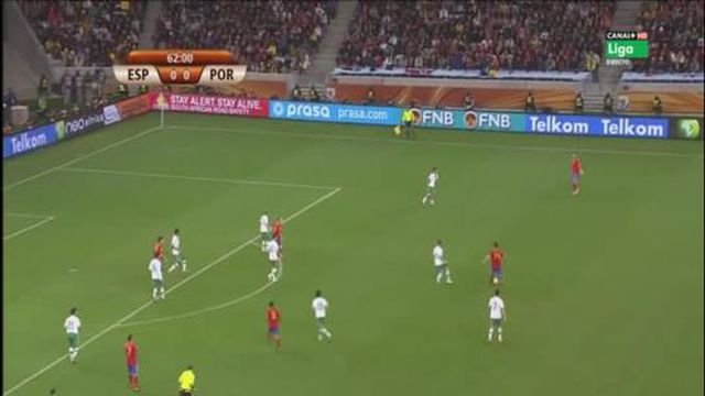 Foi há 13 anos que este fora de jogo escandaloso atirou Portugal para fora do Mundial