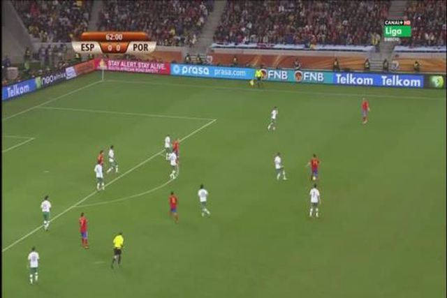 Foi há 13 anos que este fora de jogo escandaloso atirou Portugal para fora do Mundial