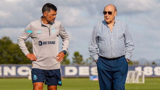 «Dragões juntos»: Sérgio Conceição e Pinto da Costa lado a lado no segundo dia de trabalho