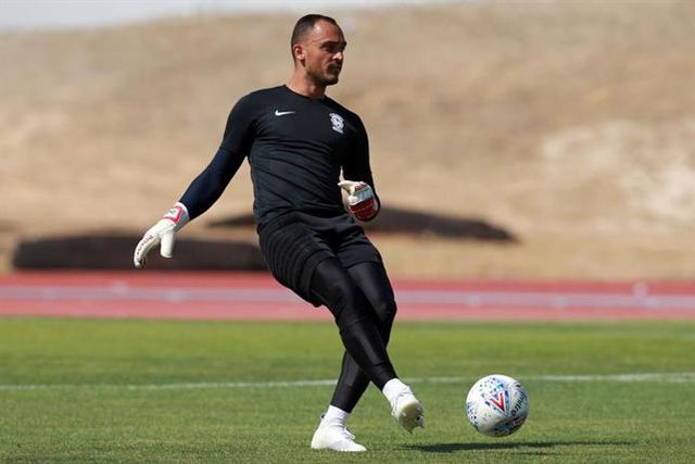 Charles para reforçar a guarda da baliza