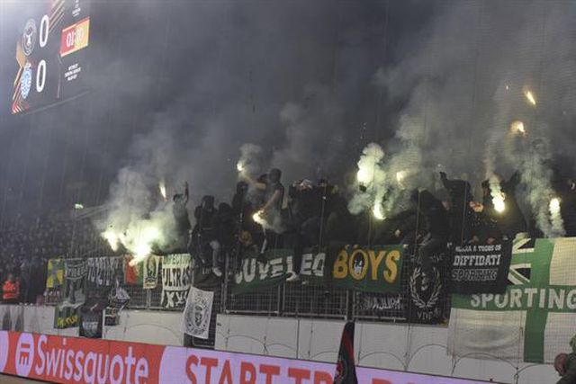 Dois adeptos leoninos detidos na Dinamarca por ferirem criança e 'steward'