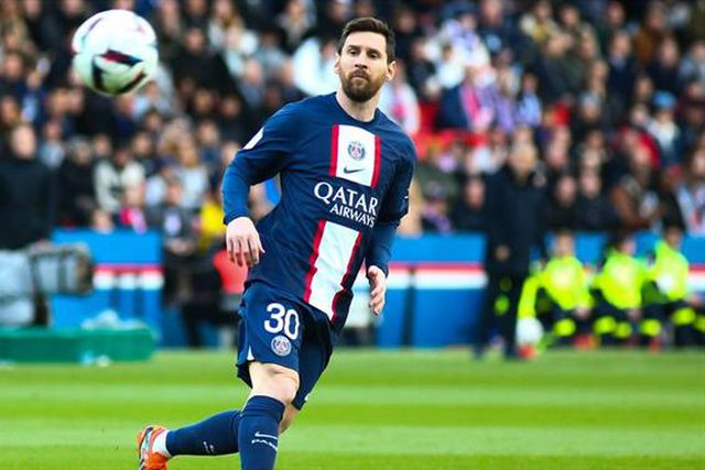 Messi iguala Daniel Alves como o jogador com mais troféus da história