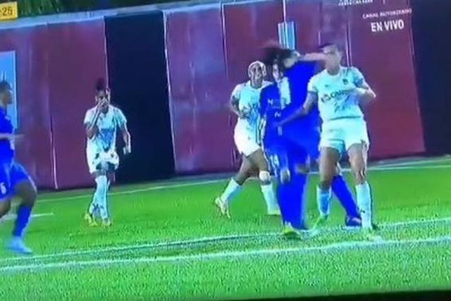 Que violência! Cenas inacreditáveis na liga feminina (vídeo)