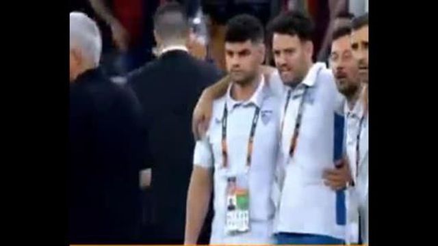 Mourinho deu os parabéns ao treinador do Sevilha antes do penálti decisivo