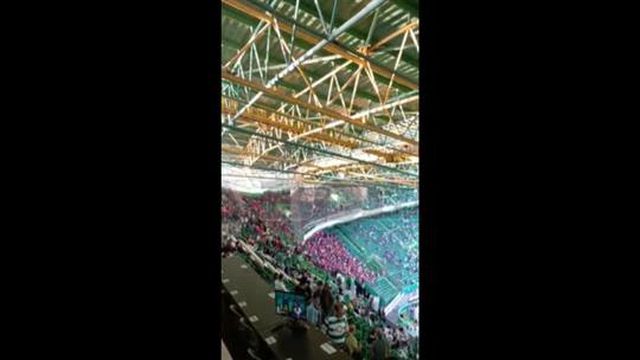 Adeptos do Benfica já estão no interior de Alvalade e já houve incidentes