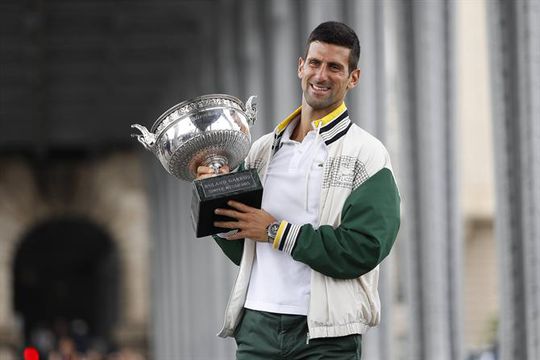 Djokovic sobe à liderança do ranking mundial; Nadal cai 121 posições!