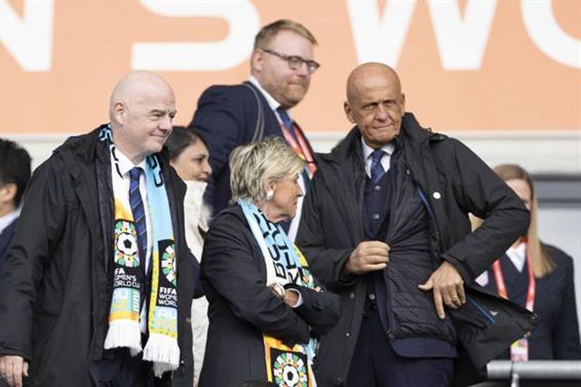 Polémica: Infantino já deixou o Mundial feminino… depois de ter assistido aos 64 jogos do masculino