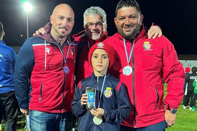 Aos 9 anos: Vem das Ilhas Bermudas para prestar provas na Academia