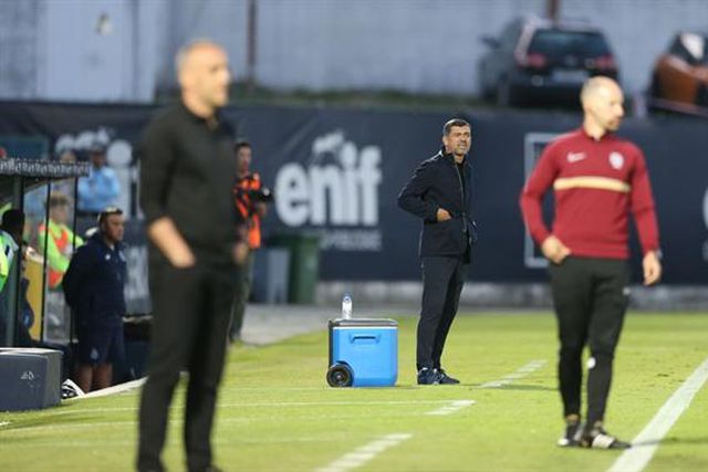 «O meu aplauso para a equipa de arbitragem»