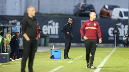 «O meu aplauso para a equipa de arbitragem»