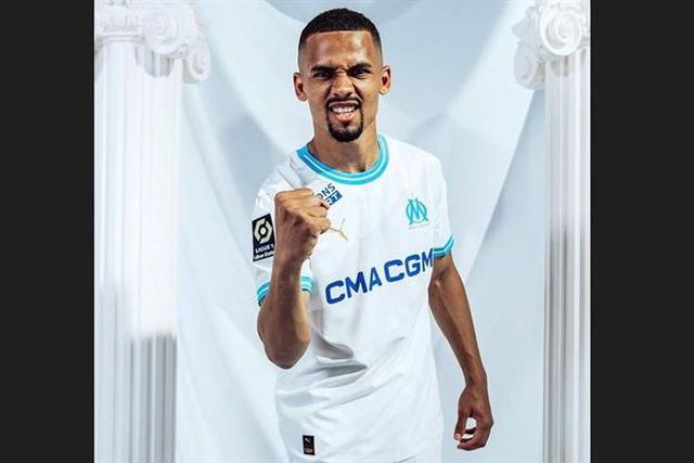 Oficial: recebido em apoteose 11 anos depois (vídeo)