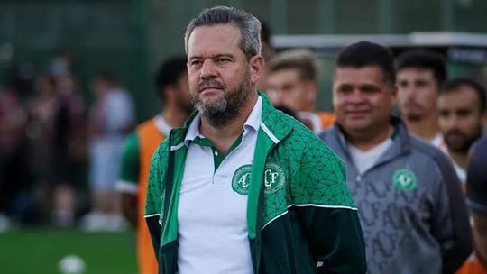 Argel durou 10 jogos na Chapecoense: «Futebol é assim, corta-se a cabeça de um»