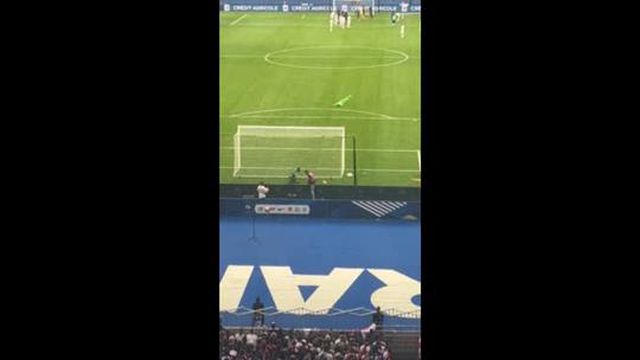 Exercício insólito de Vlachodimos com jogo a decorrer