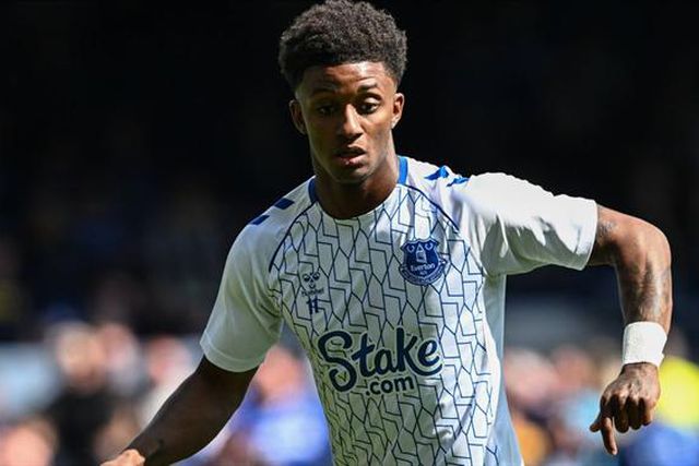 Demarai Gray na calha para ser reforço para Marco Silva