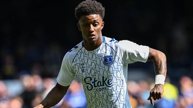 Demarai Gray na calha para ser reforço para Marco Silva