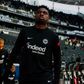 Médio formado no PSG muda-se a título definitivo para o Eintracht Frankfurt