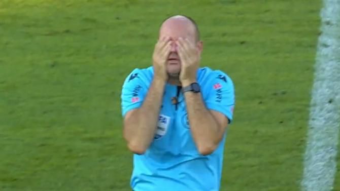 Lágrimas, estádio de pé a aplaudir e guarda de honra na despedida de Mateu Lahoz (vídeo)