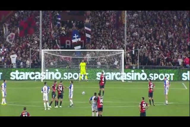 Domenico Criscito termina carreira com penálti da vitória pelo Génova