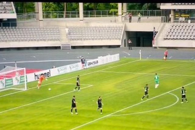 O autogolo do ano? É ver para crer... (vídeo)