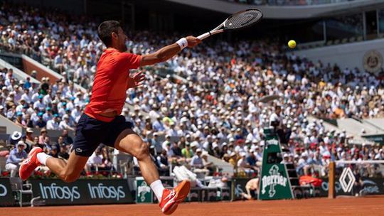 Roland-Garros: Djokovic dá a volta a Khachanov rumo às ‘meias’
